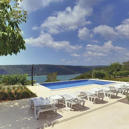 Holiday home Mytilus, A Beautiful With A Fantastic Sea View Trgetari